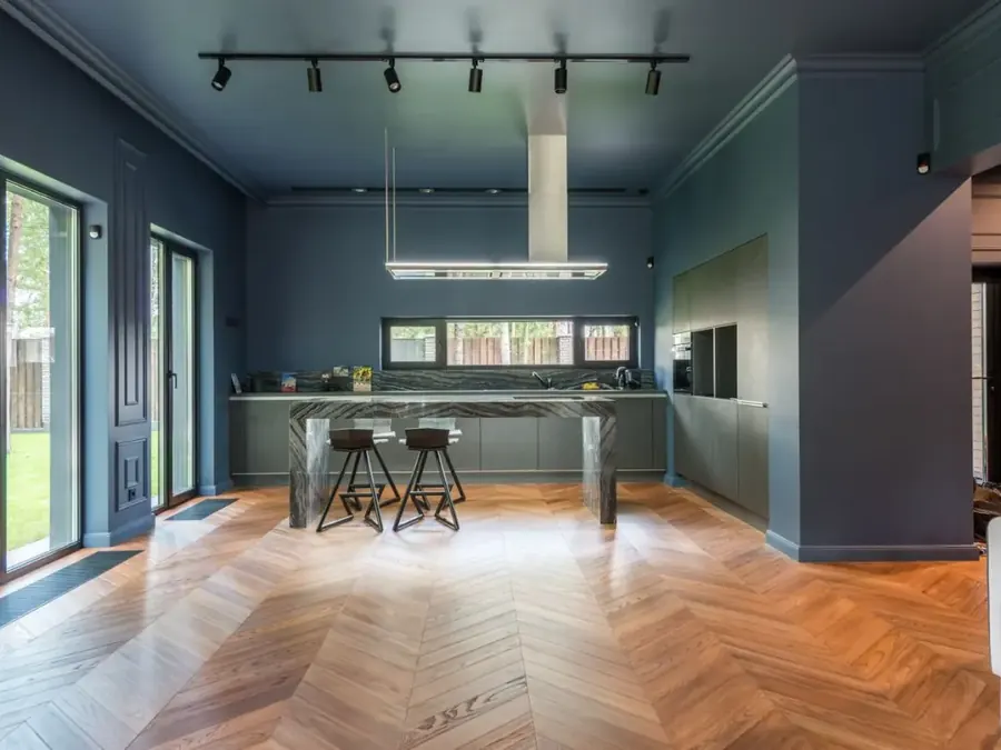 Parquet point de Hongrie neuf dans un séjour parisien